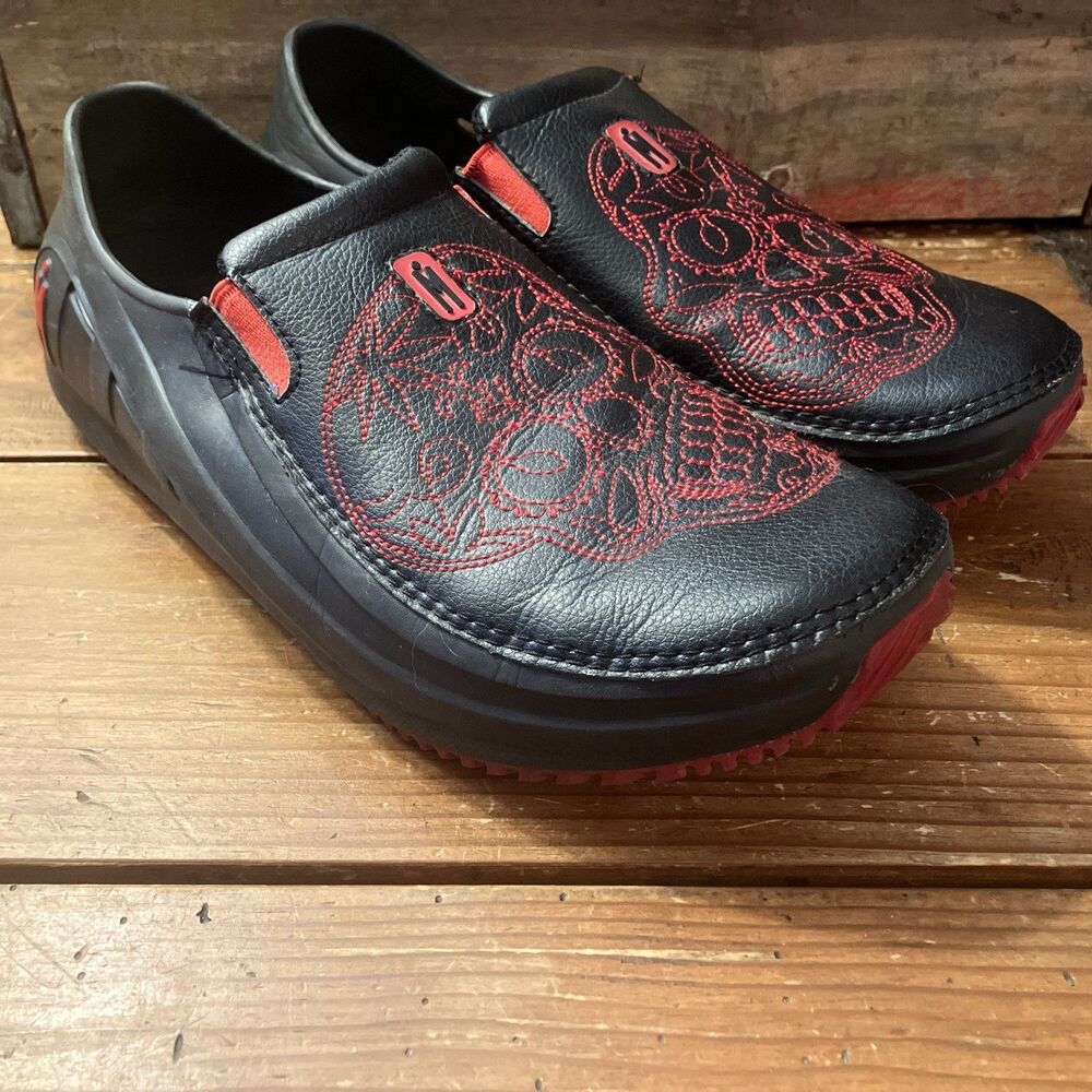 MOZO Men's Slip Resistant Slip On Shoes Sz 10 Skull Emrbroidery 3821 Black Red